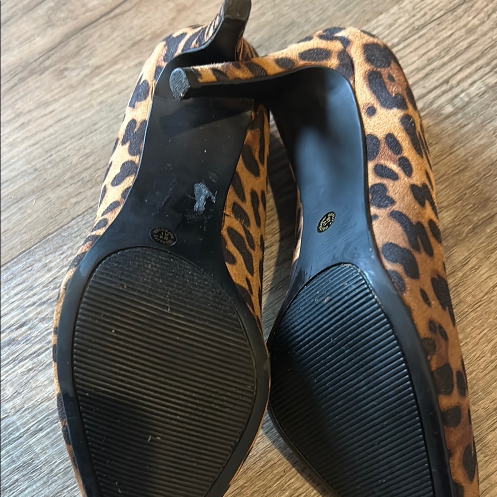 Leopard Print Pointed-Toe Pumps - Brown - Picture 3 of 3
